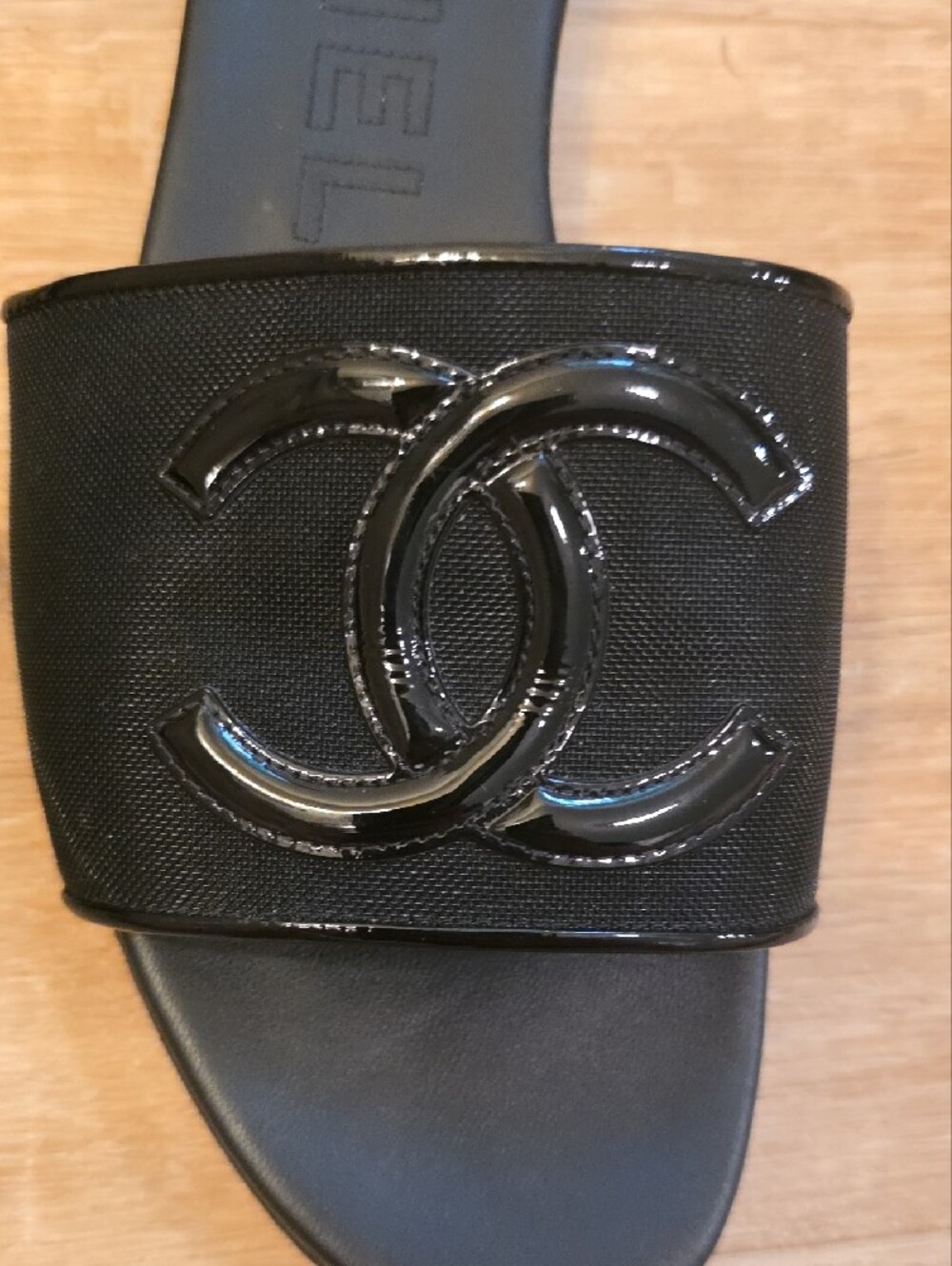 CHANEL Black Patent Logo Slide Sandals Sz 40 - Picture 6 of 6